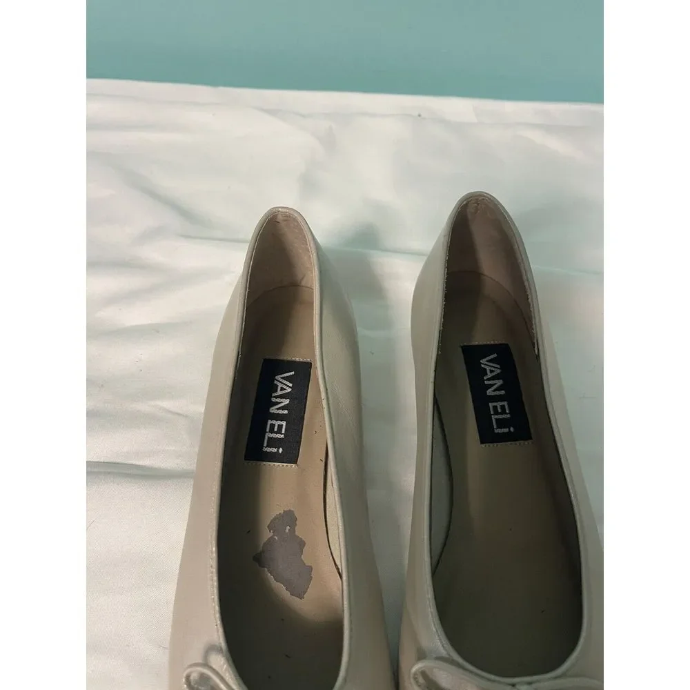 Beautiful VANELI Beige Leather Womens Size 7.5 S SLIM Slip On‎ Flats S-257